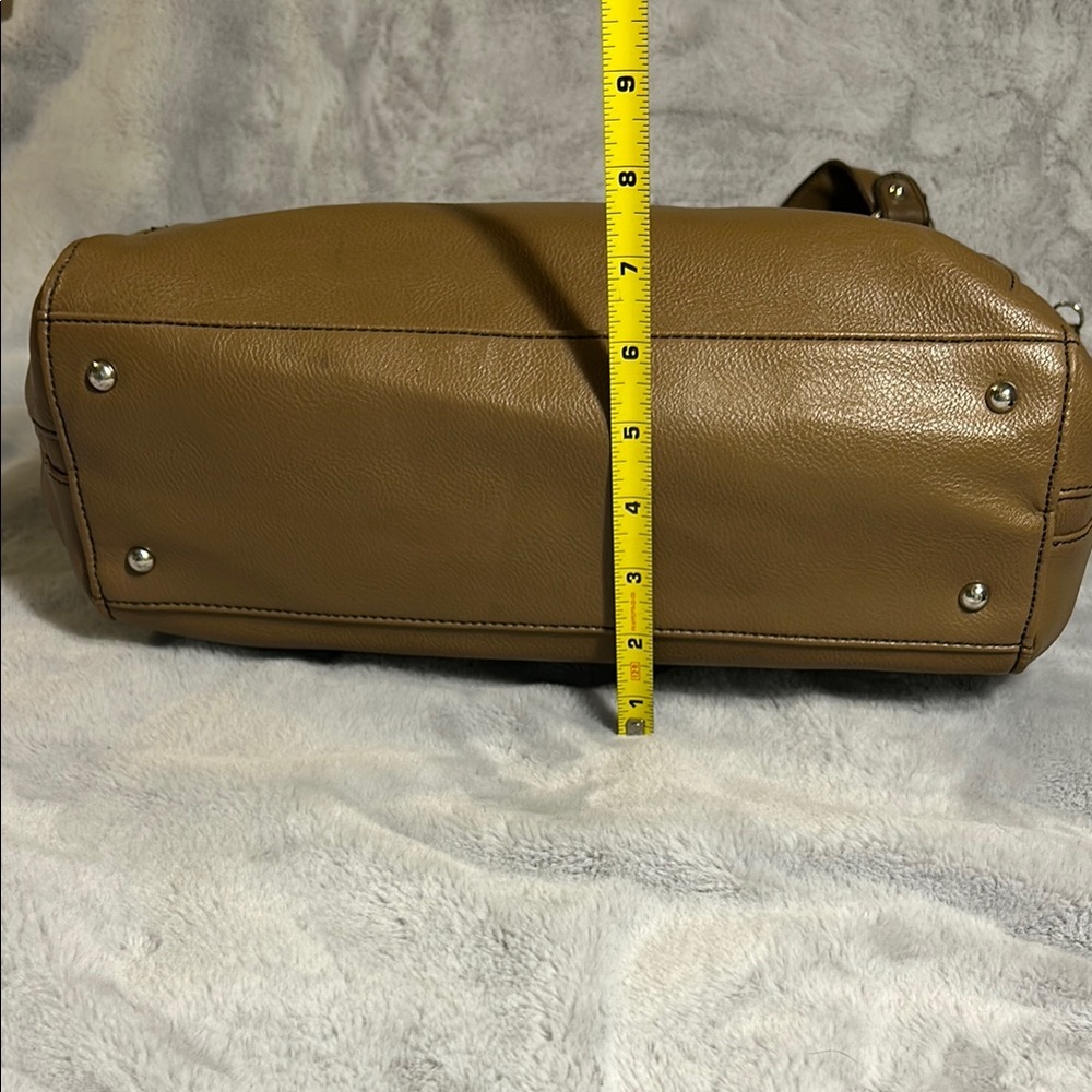 Kenneth Cole Reaction Tan Laptop Tote - Picture 4 of 16